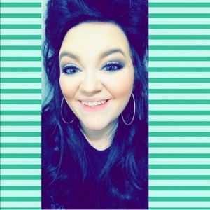 Meet your Posher, Alicia